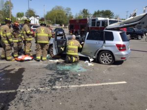 2016-5-23 Meadowbrook plaza crash with entrapment (1)