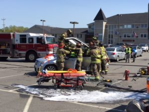 2016-5-23 Meadowbrook plaza crash with entrapment (5)