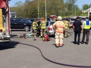 2016-5-23 Meadowbrook plaza crash with entrapment (6)